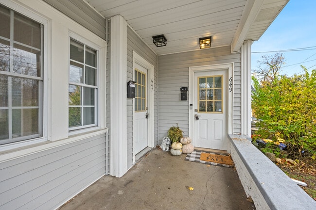 Photo - 647 Fairview Ave NE Unit 1