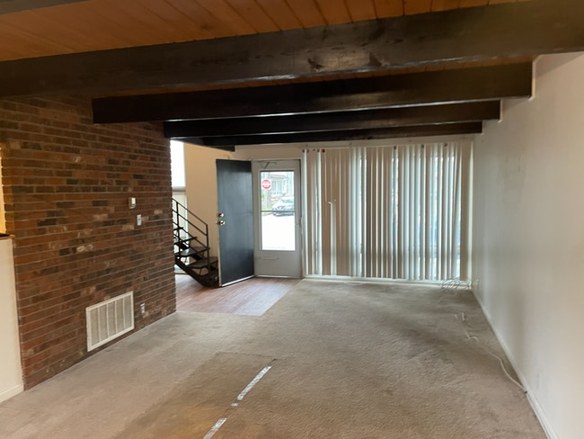 936 N 71 St