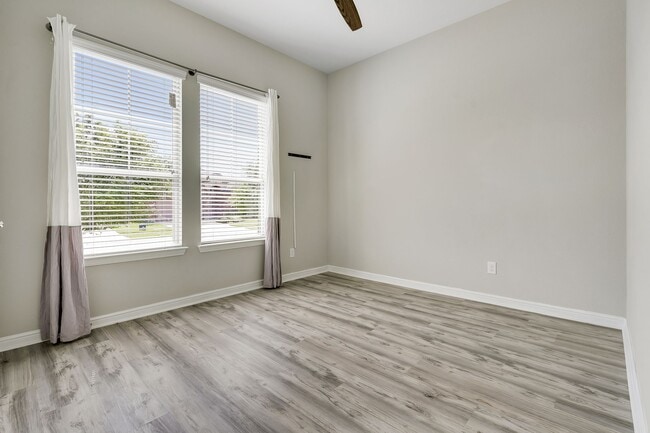 Photo - 1513 Canary Ln