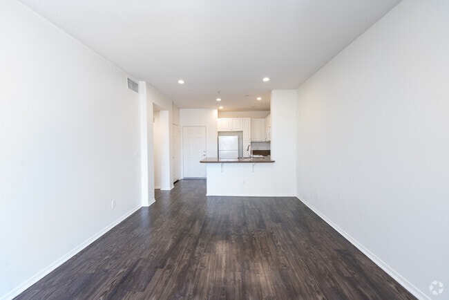 1BR, 1BA - 716SF - Living Room - Glendora Park Place Apartments