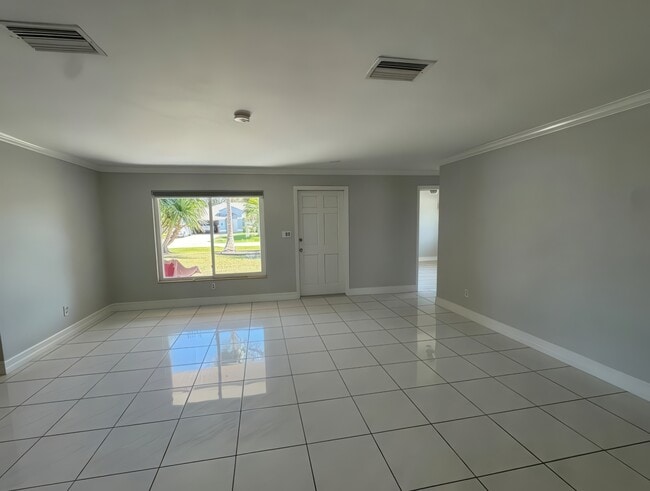 Photo - 115 Willoughby Dr