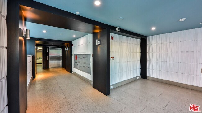 Photo - 5143 White Oak Ave Unit 306