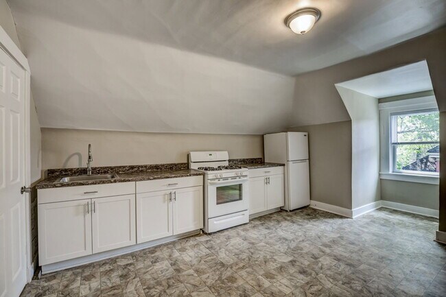 Photo - 808 Academy Ave Unit 3F
