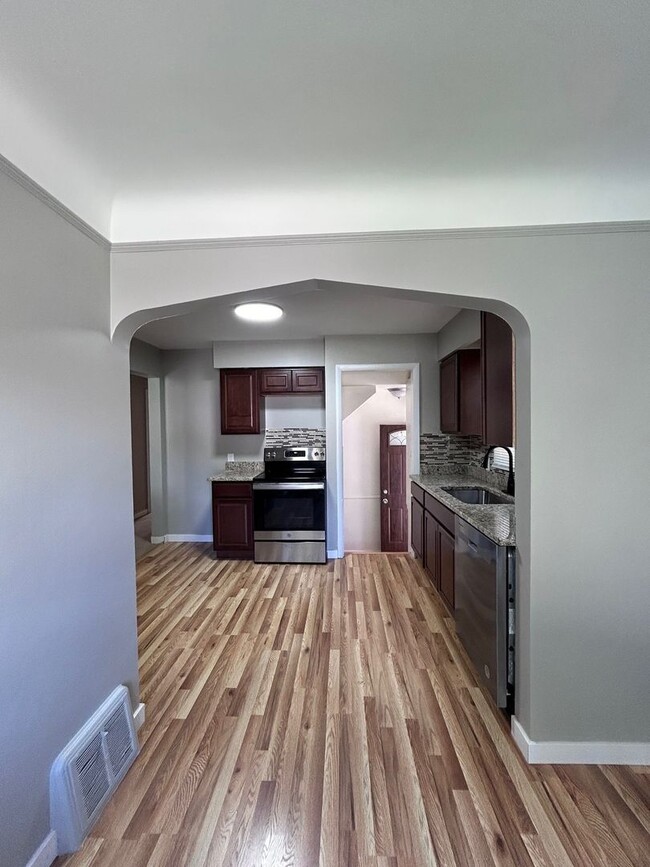 Photo - 16183 Dale St