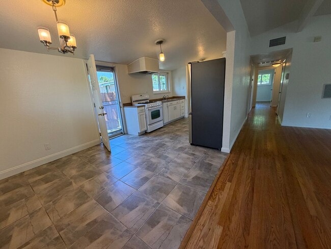 Photo - Adorable 3 bedroom 2 bath bungalow in Rosemont