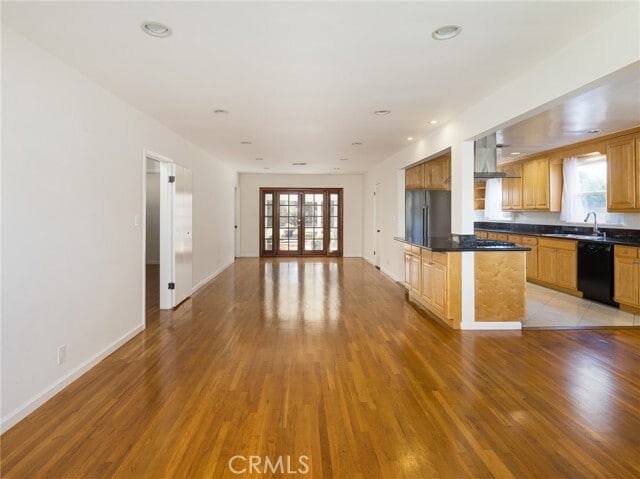 Photo - 7024 Alverstone Ave