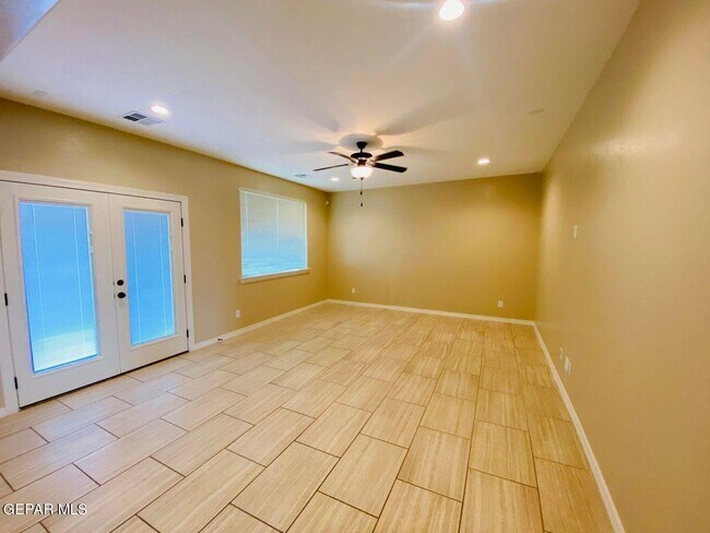 Photo - 409 S Manzanita Dr