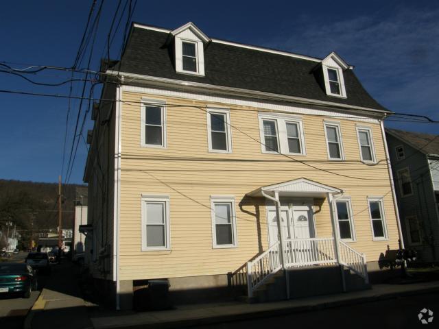 Building Photo - 631 Pen Argyl St Unit 3 Rental