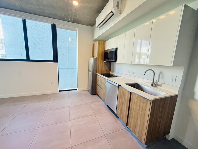 Building Photo - 1159 NW 8th Ave