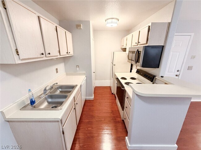 Photo - 5211 S Lindell Rd Unit 105