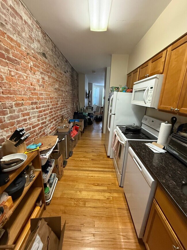 Photo - No Brokers Fee, Laundry on a Site Good Size Bedroom and Livingroom