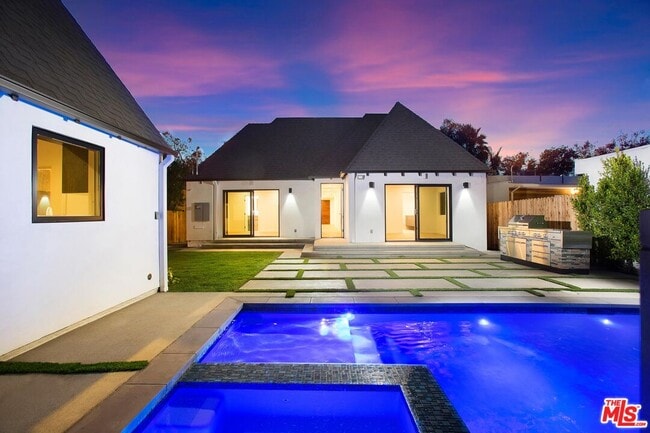 Photo - 334 S Sycamore Ave