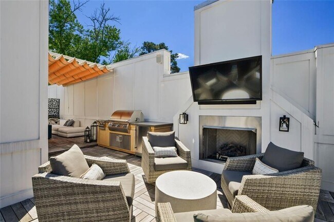 Photo - 3667 Peachtree Rd NE
