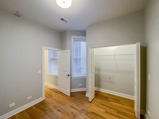 Photo - 356 W Dickens Ave Unit 3