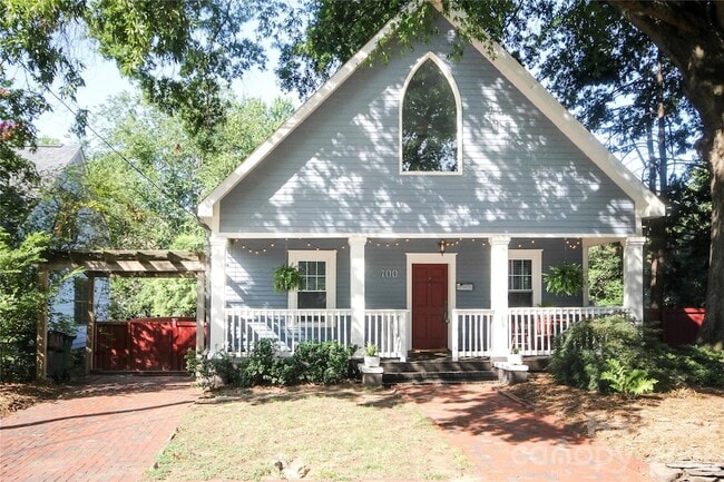 Building Photo - 700 E 35th St