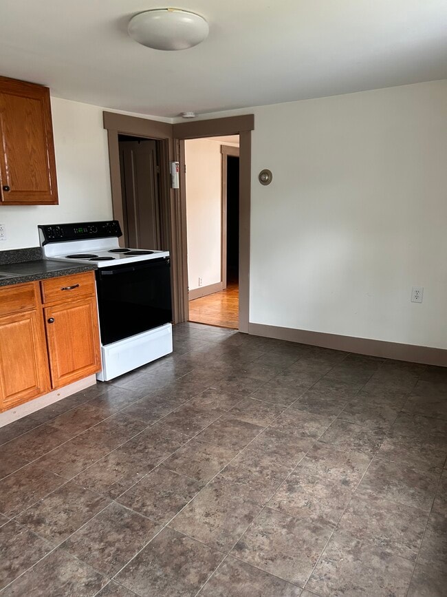Photo - 107 Lee Rd Unit Apartment D