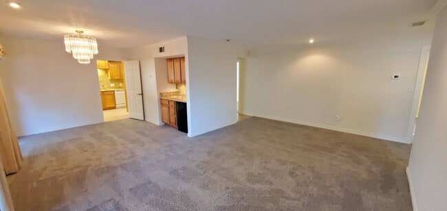 Building Photo - 10574 High Hollows Dr Unit 1