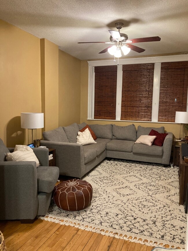 Living Room - 153 Strathmore Rd Unit 14