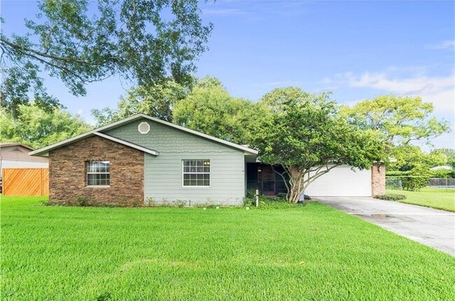 Building Photo - 220 Valencia Ct