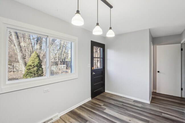 Photo - 414 Skokie Ct