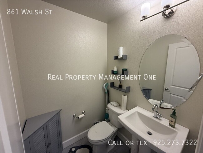 Photo - 861 Walsh St