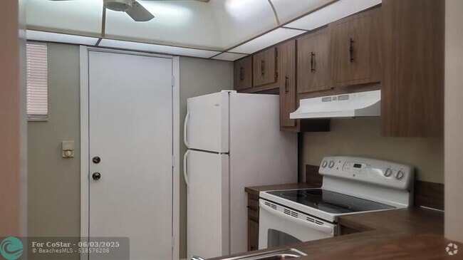 Building Photo - 404 NW 68th Ave Unit 402 Rental