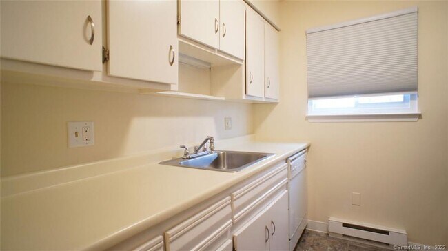 Building Photo - 24 Ferris Ave Unit 2