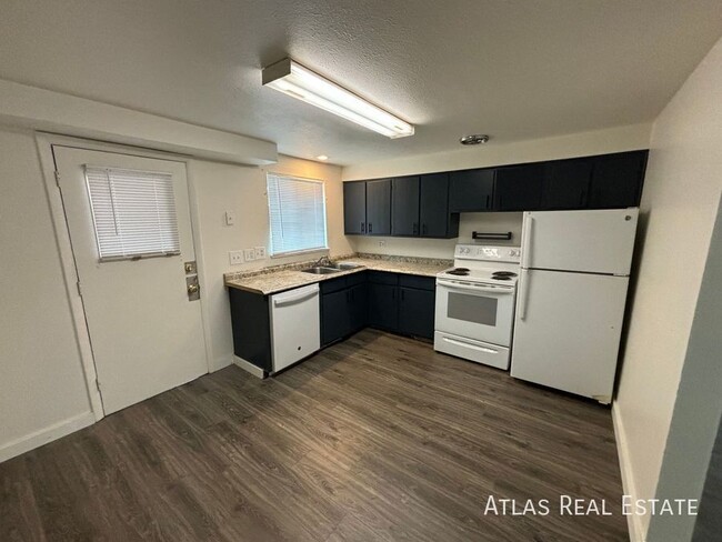 Super Cute Recently Updated 2 Bedroom, 1 B... - Super Cute Recently Updated 2 Bedroom, 1 B... Apartment