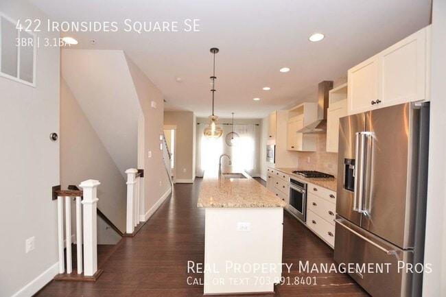 Photo - 422 Ironsides Square SE