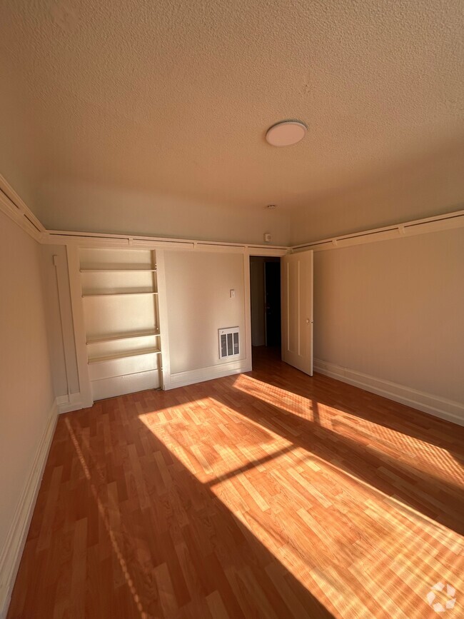 Building Photo - Studio Apartment Available Now in Pac Heights Unit 8