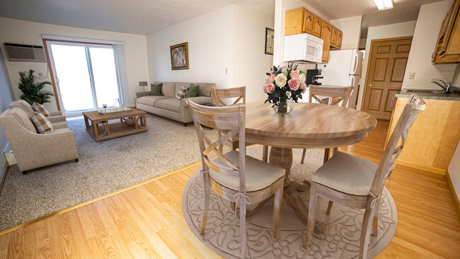 Dining Room - Northwood Commons Rental