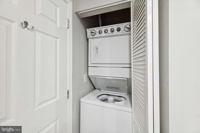 1321 N Adams Ct Unit 305