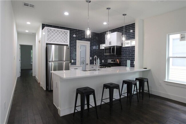 Photo - 705 Harris Ave