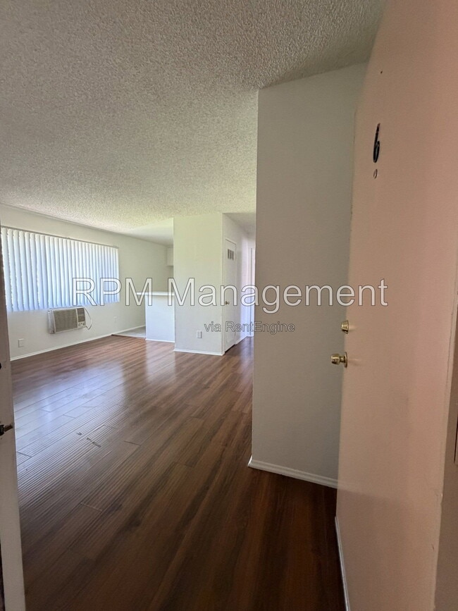 Photo - 6920 Simpson Ave Unit 6