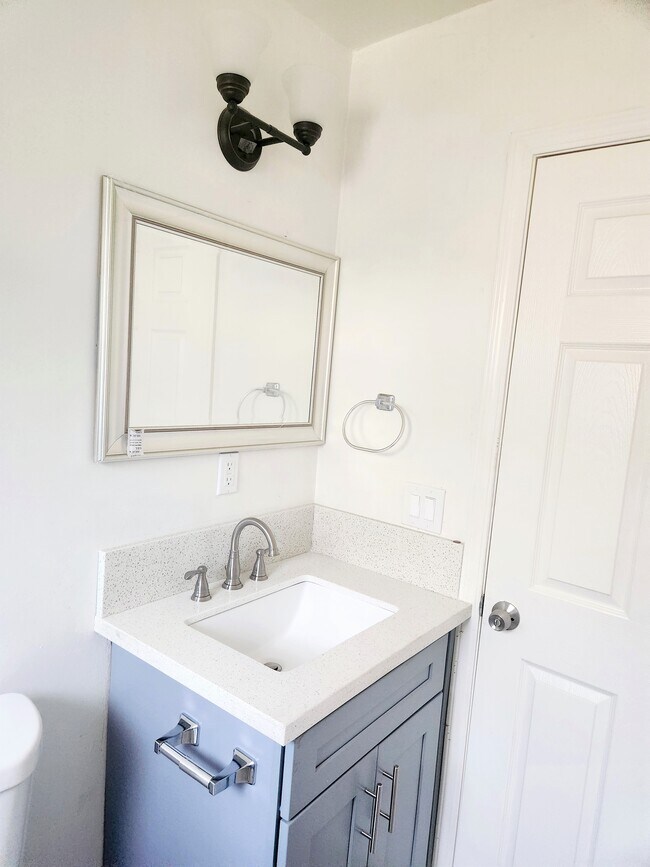 Photo - 1241 E 80th St