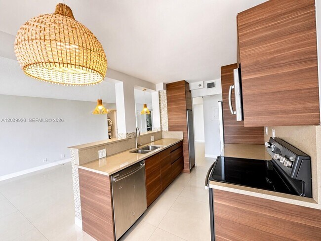 Photo - 290 174th St Unidad 1117