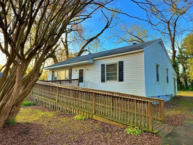 Photo - Rancher with Large Back Yard!
