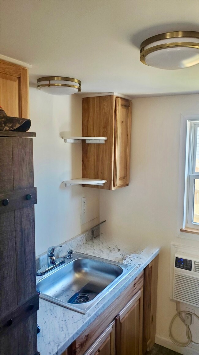 Photo - 402 Pine St