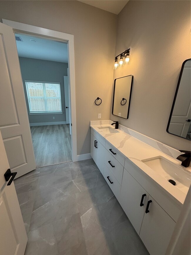 Building Photo - 2607 Piemonte Ave