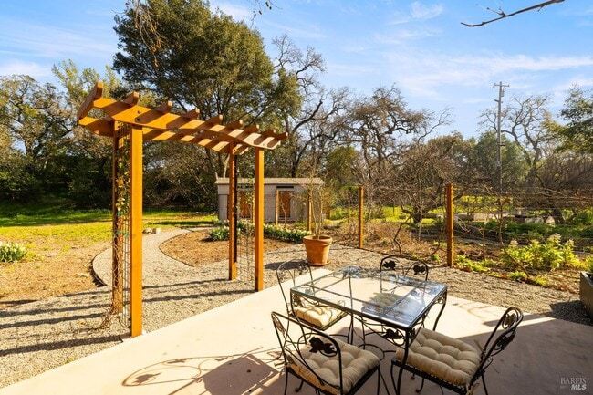 Photo - 291 W Thomson Ave