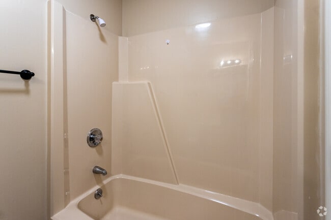 2 BR, 2 BA - 1,300SF
