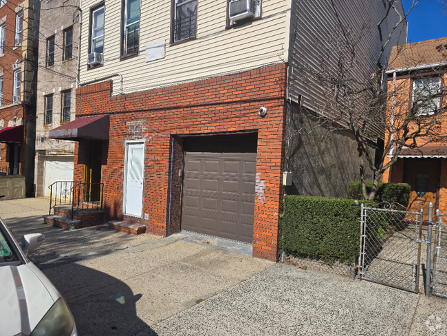 Building Photo - 171 Cambridge Ave Rental