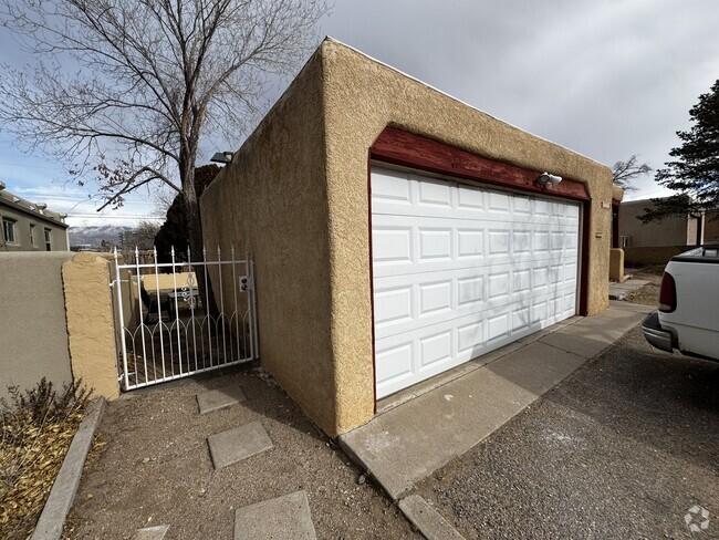 Building Photo - 6113 Hannett Ave NE Rental