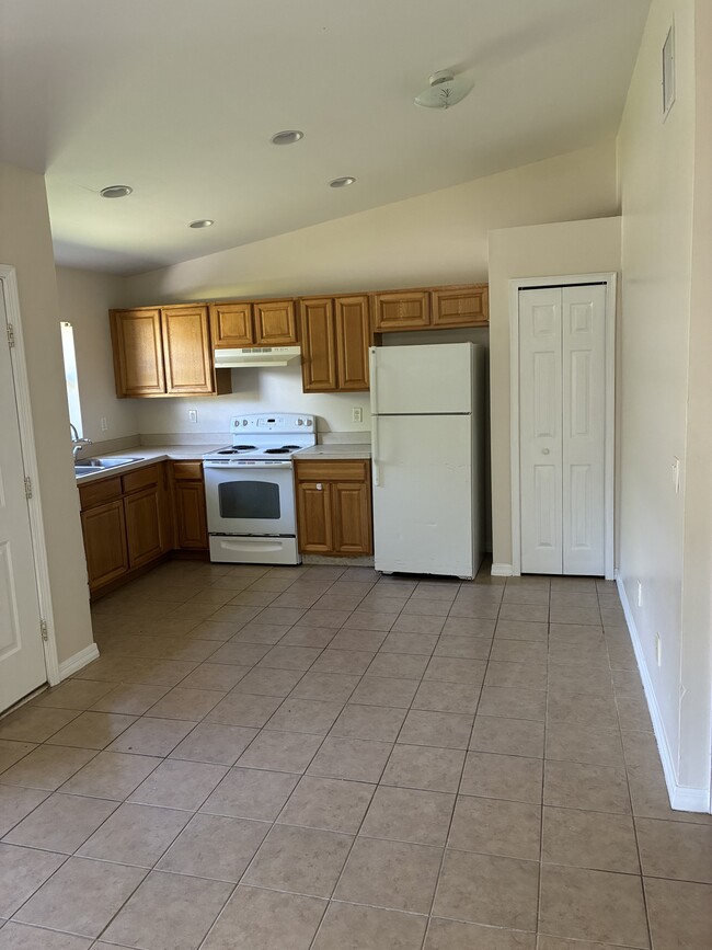 Photo - 6079 E Quitman St