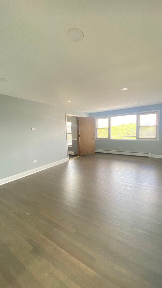 Photo - 2807 N McVicker Ave Unidad 3N