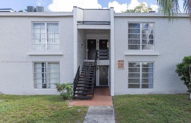 Building Photo - 4415 Treehouse Ln Unit C