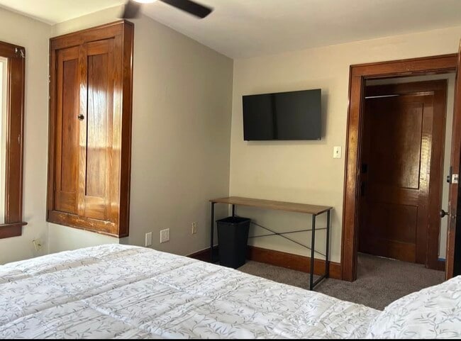 Photo - 317 N High St