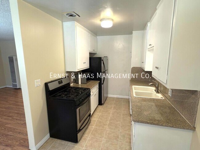 Photo - 1325 E 7th St Unit #02