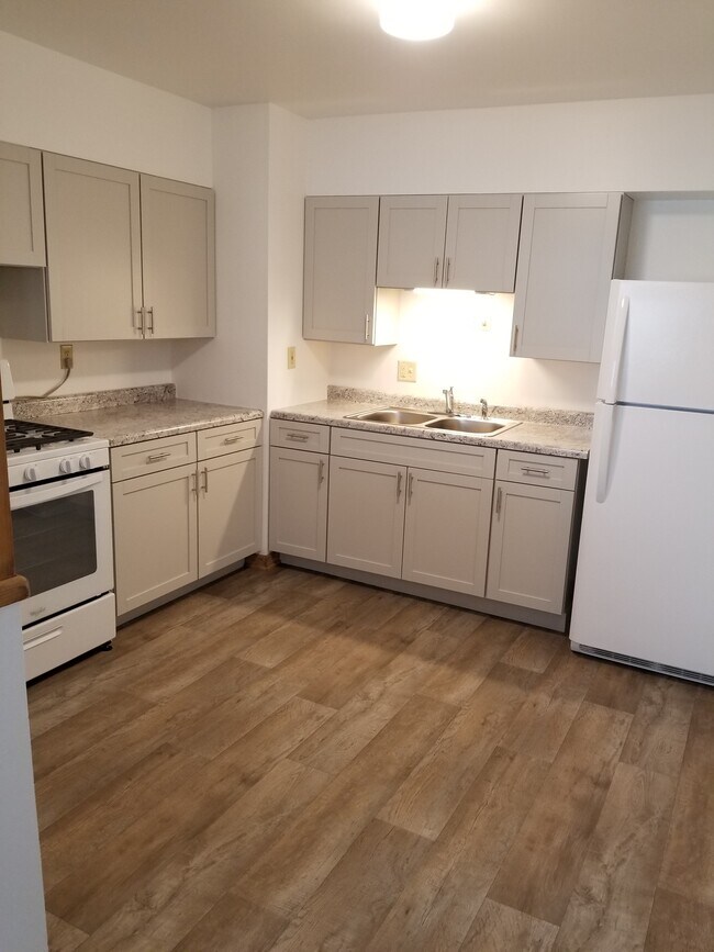 Photo - W169N8904 Hoyt Dr Unit 7