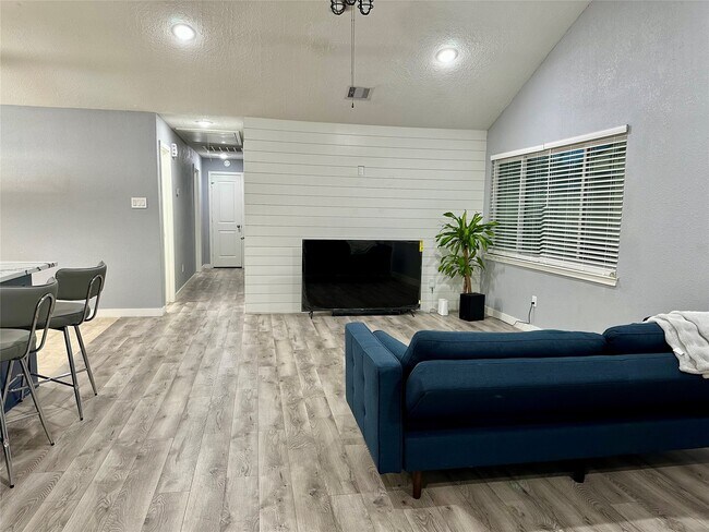 Photo - 7114 Golden Dale Ct